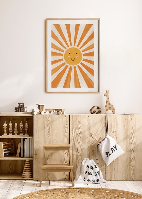 Poster cu o pictură în acuarelă care surprinde un soare zâmbitor-4